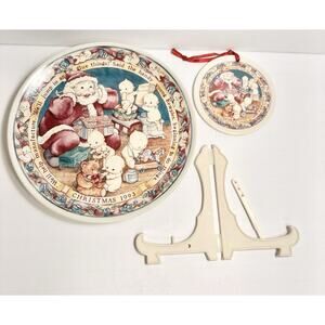 1993 Enesco Kewpie Santa Plate and Ornament Set Doll Christmas Stand 6”